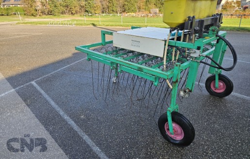 Foto van Wiedeg met microzaaier