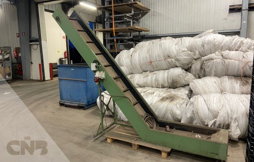 Foto van Vuilafvoerelevator