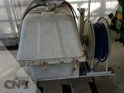 Driepunts gedragen spuit