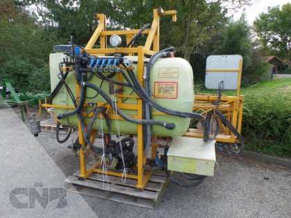 Dubex gedragen veldspuit