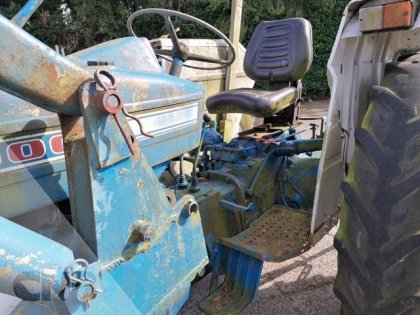 Tractor-Ford 4000