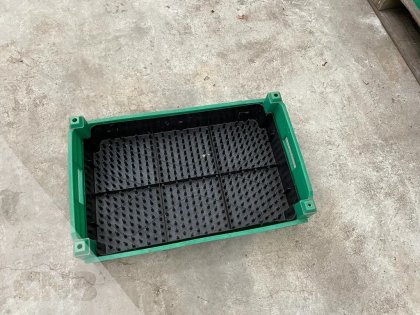 Broeibak met prikbak