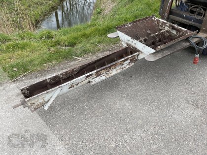 Vijzelbak met kneus ijzers