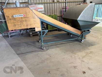 Opvoerelevator met poetser-Tibo