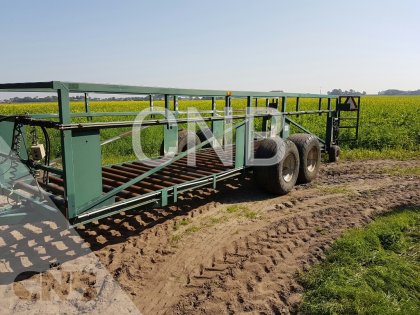 Kuubkistenwagen Van Hienen
