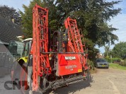 Foto van Claas- ARES 547 ATZ met Kubota spuit